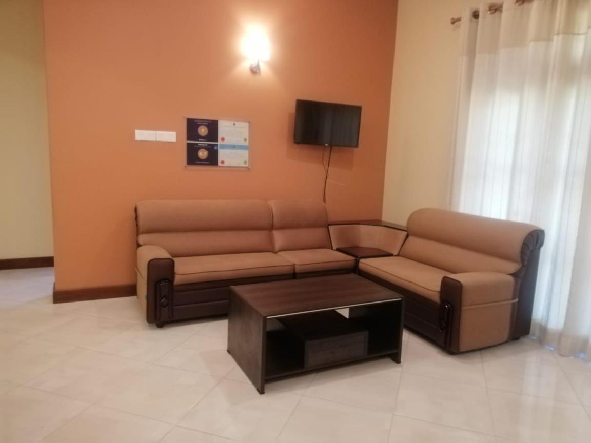 Golden Residence Anuradhapura Luaran gambar