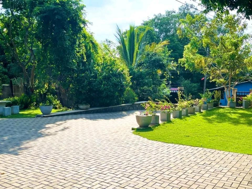 Golden Residence Anuradhapura Luaran gambar