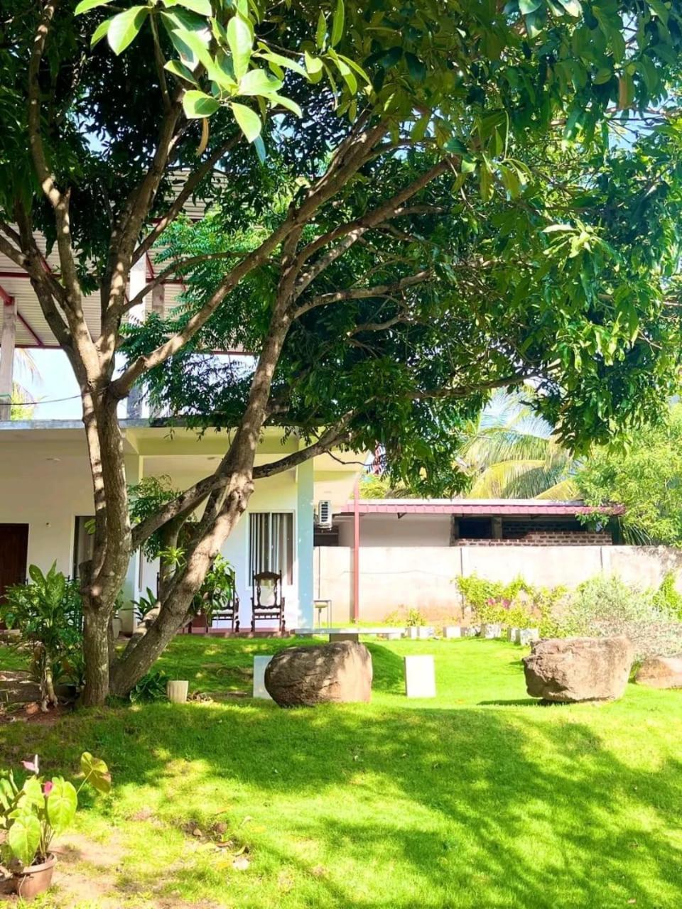 Golden Residence Anuradhapura Luaran gambar
