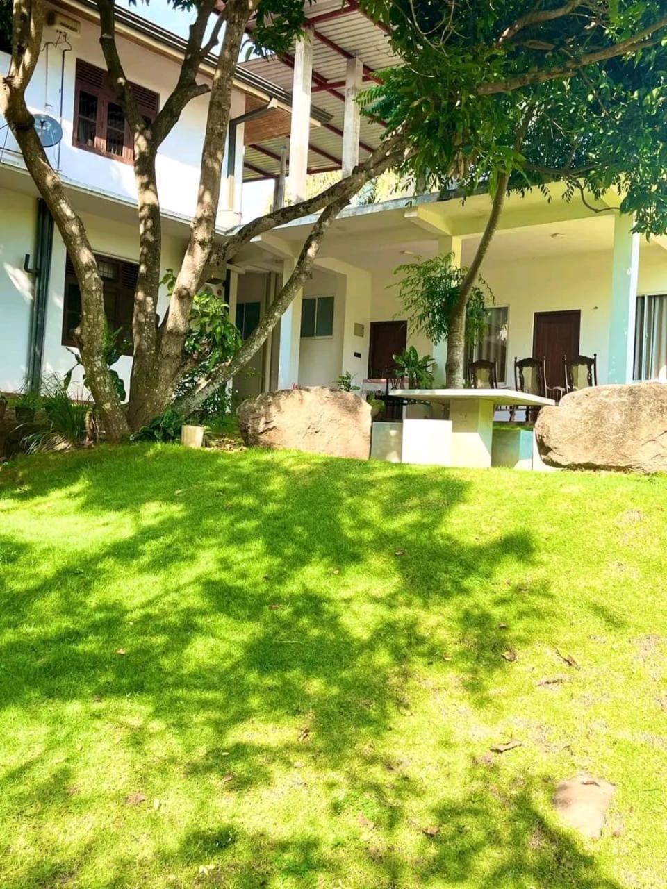 Golden Residence Anuradhapura Luaran gambar