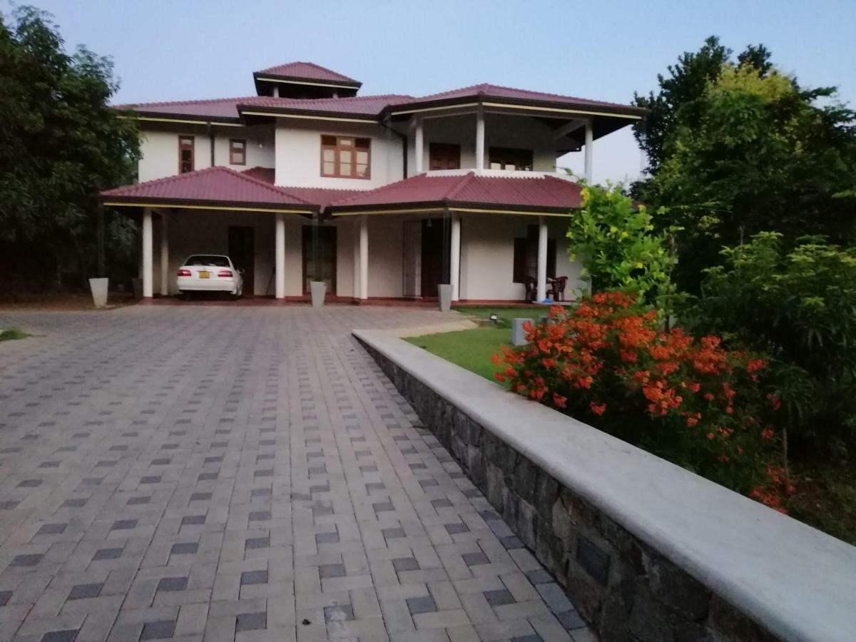 Golden Residence Anuradhapura Luaran gambar